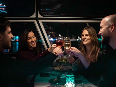 Wine cheese cruise amsterdam 600x450