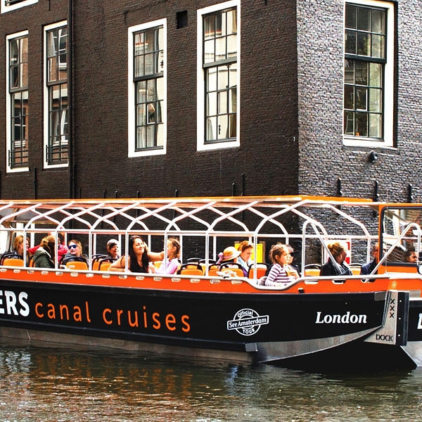 Open Boat With Kids Lovers School