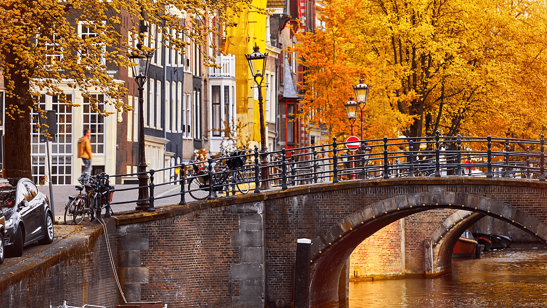 Amsterdam Canal during Autumn 1386x1042