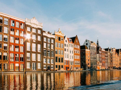 Canal houses on Damrak
