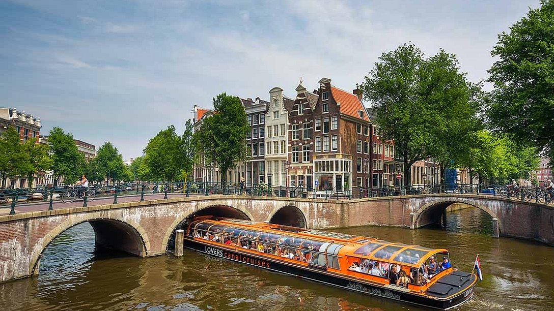 LOVERS boat on the Keizersgracht