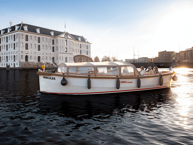 Lovely Cruises Boat next to Scheepvaartmuseum 1000x750