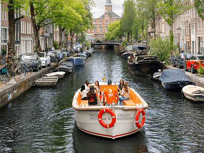 Lovely Cruises Open Boat with people preview Lovers 640x644