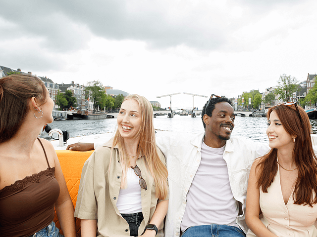 Private Boat with friends Lovely Cruises