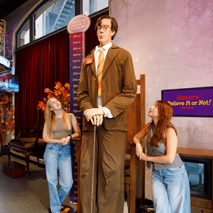 Ripleys very tall man 640x644